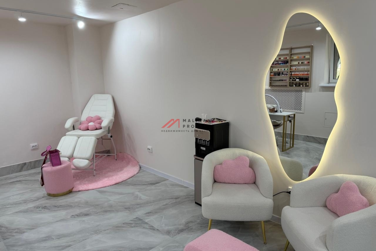 Продажа помещения с арендаторами на ул. Дмитрия Ульянова