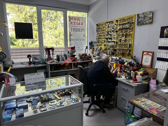 Торговое здание с якорным арендатором Чижик в Чеховском районе