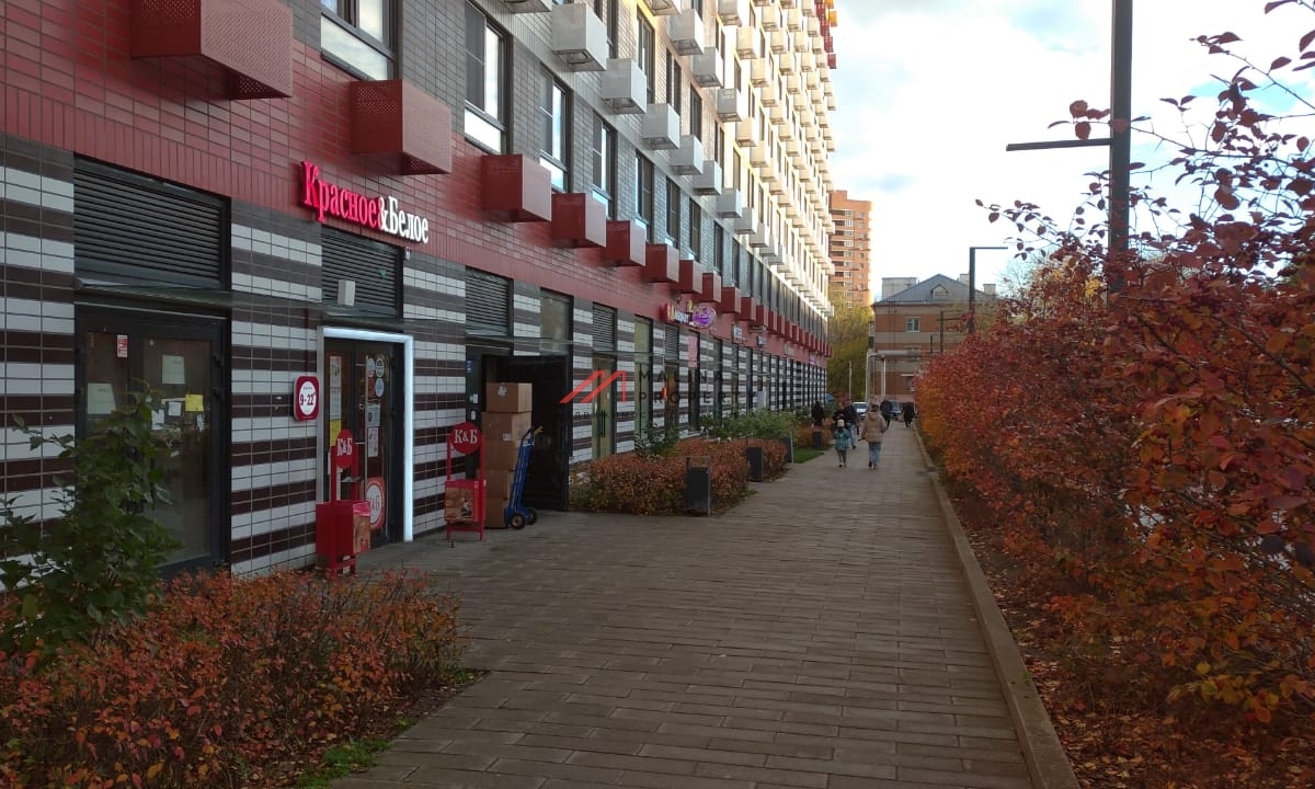 Продажа помещения с арендатором "Красное и Белое"