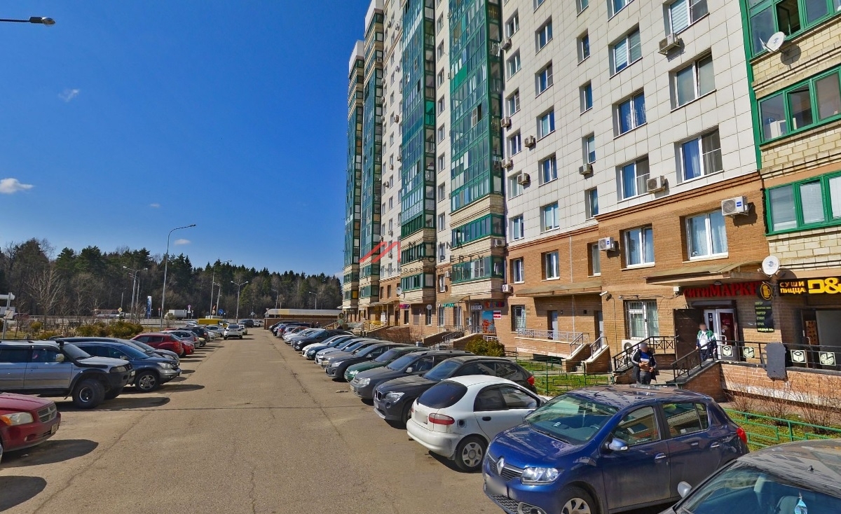 Продажа торгового помещения в ЖК "Изумрудные холмы" 