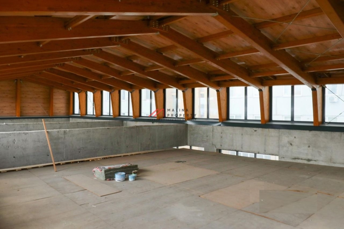 Продажа здания под фитнес в ЖК "Ренессанс" 