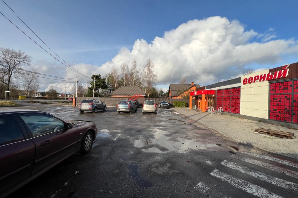 Продажа торгового здания с супермаркетом Верный