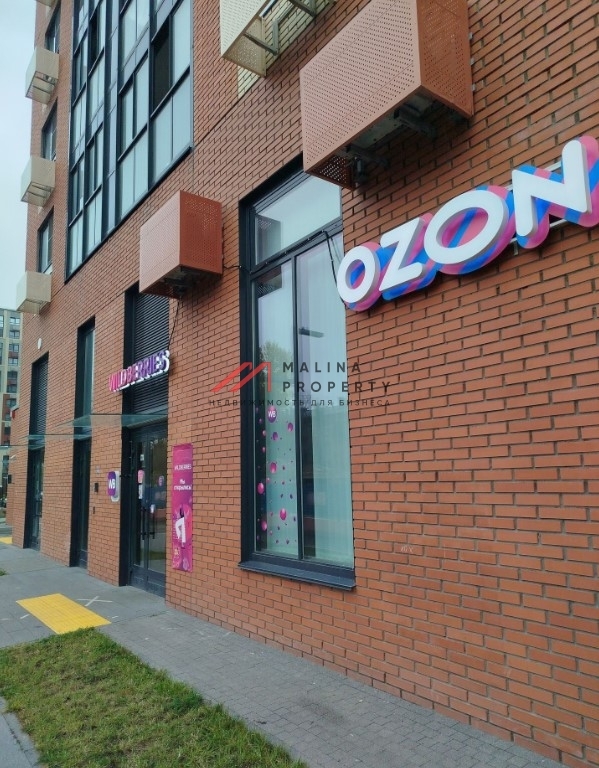 Продажа помещения с арендаторами в новом доме 