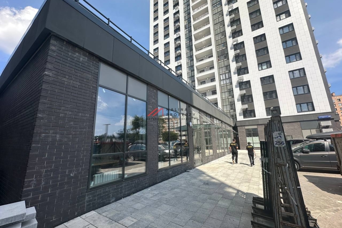 Аренда торгового помещения в новом доме на Яхромской