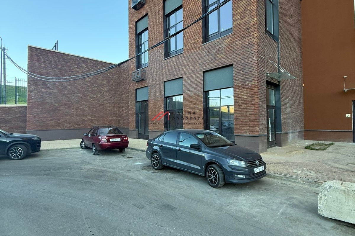 Продажа торгового помещения в ЖК "Римский"