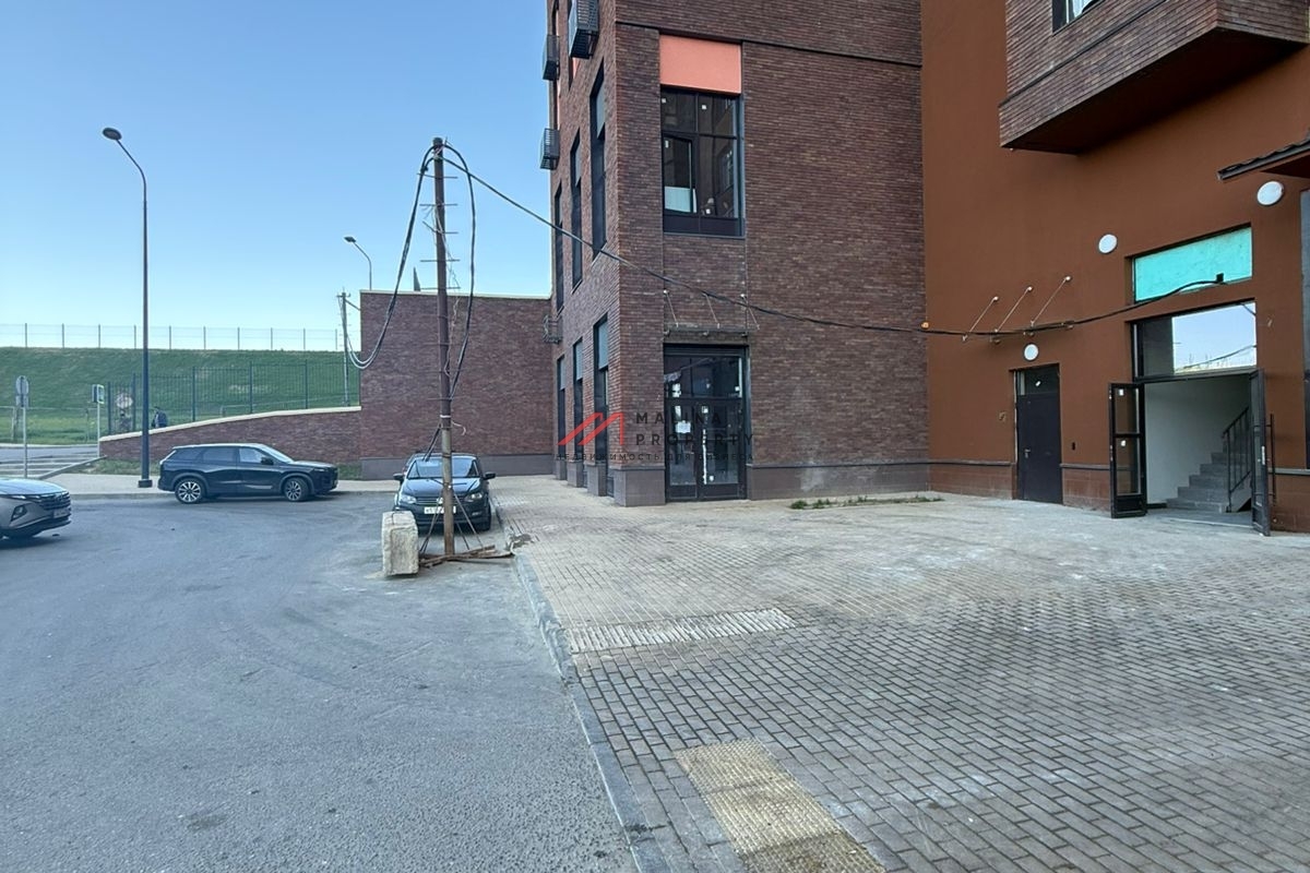 Продажа торгового помещения в ЖК "Римский"