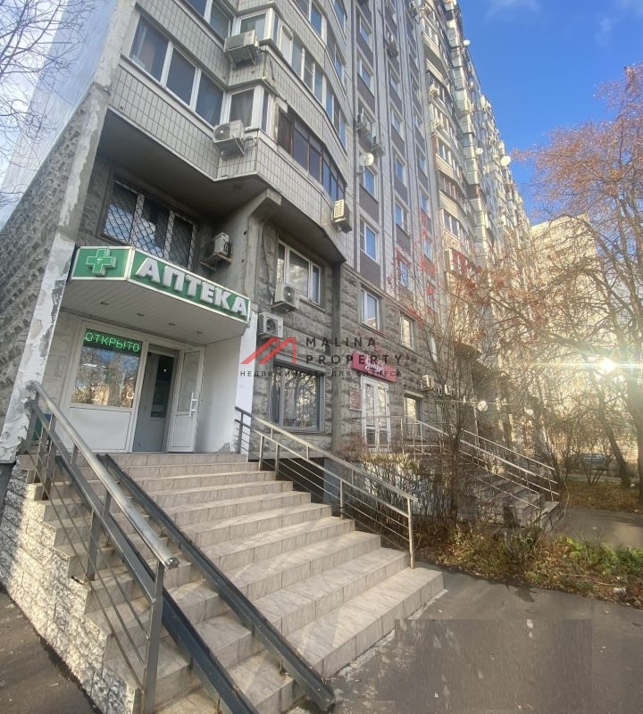 Продажа торгового помещения в районе Отрадное 