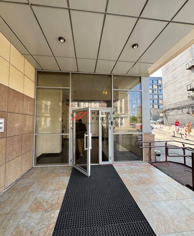 Продажа помещения с арендаторами в бизнec-центре "Виктopия плазa"