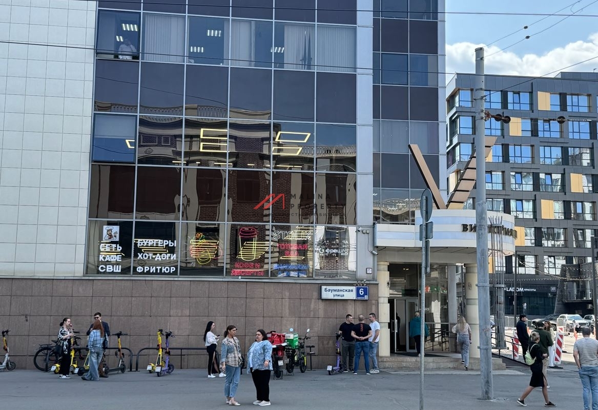 Продажа помещения с арендаторами в бизнec-центре "Виктopия плазa"