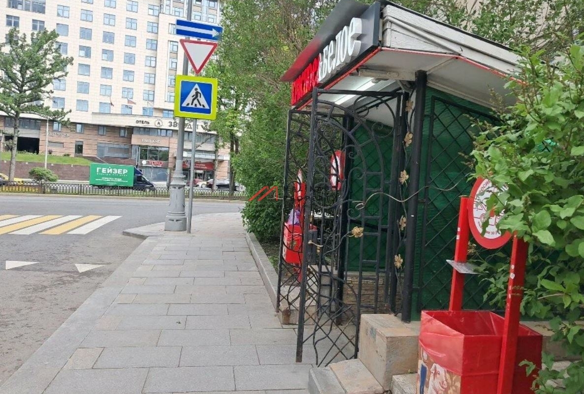 Продажа помещения с магазином "Красное и Белое" на Новом Арбате