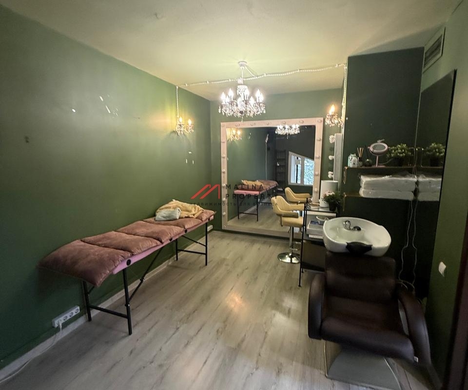 Продажа нежилого помещения с арендаторами 