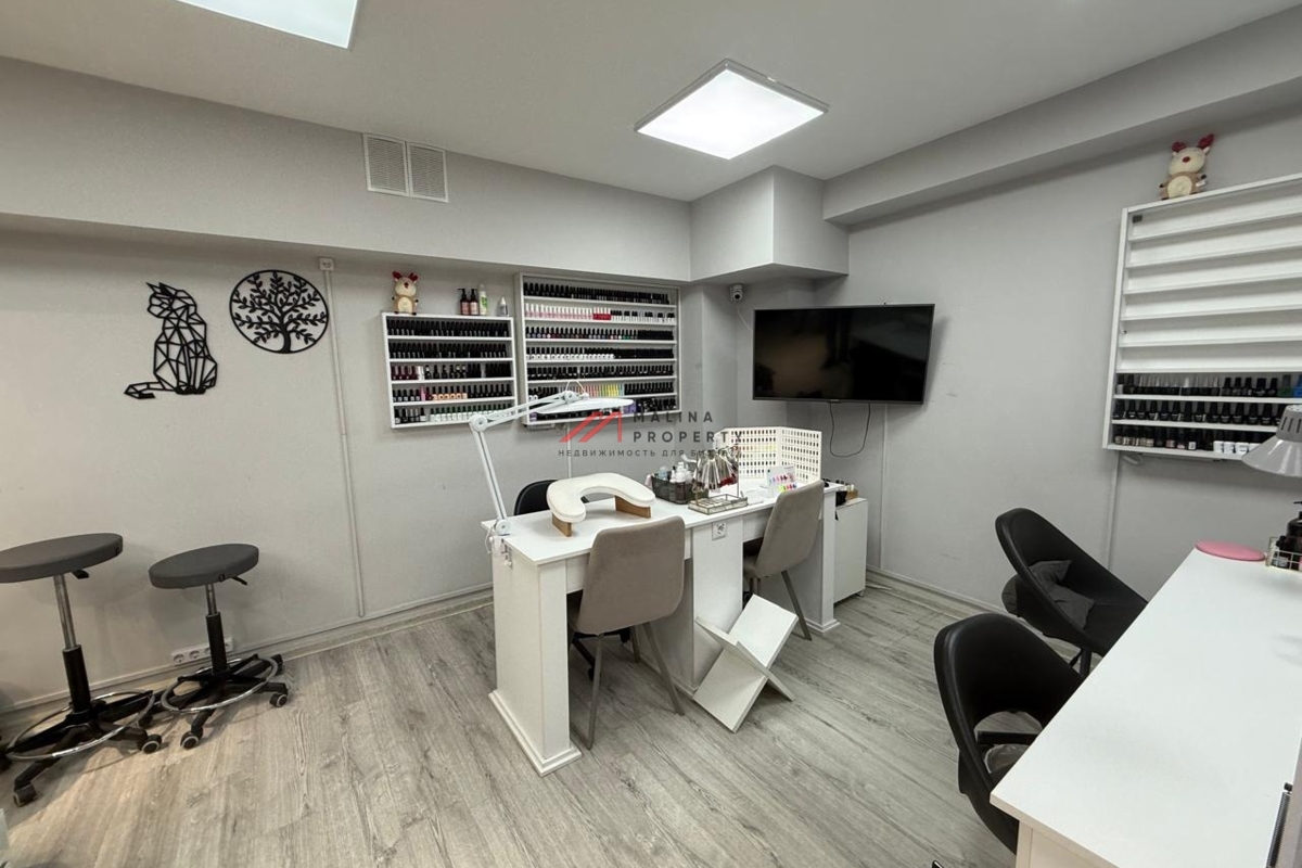 Продажа нежилого помещения с арендаторами 