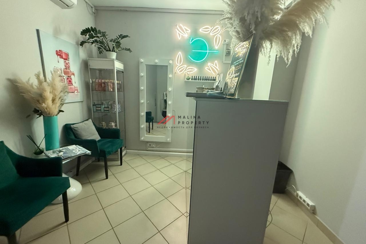 Продажа нежилого помещения с арендаторами 