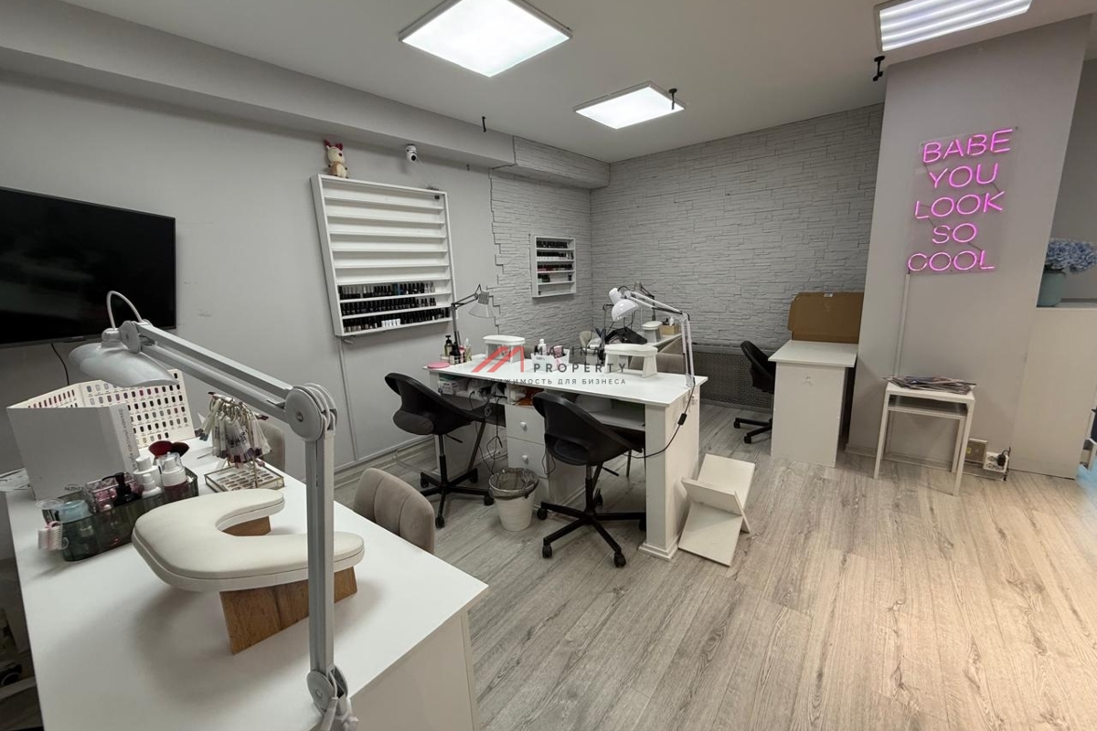 Продажа нежилого помещения с арендаторами 