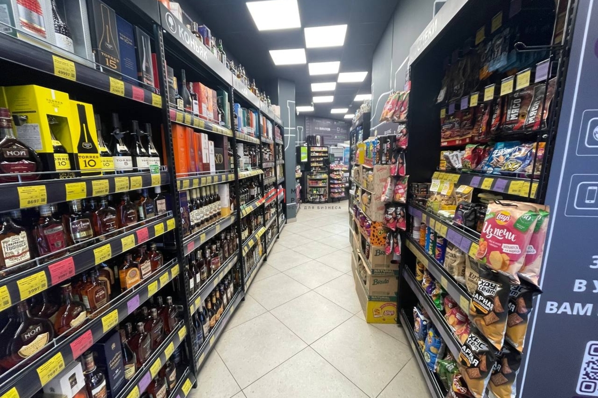 Продажа торгового помещения с арендатором Винлаб 