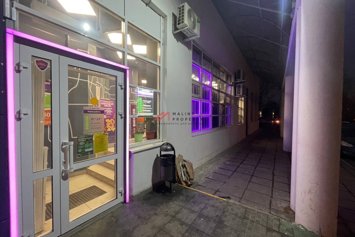 Продажа торгового помещения с арендатором Винлаб 