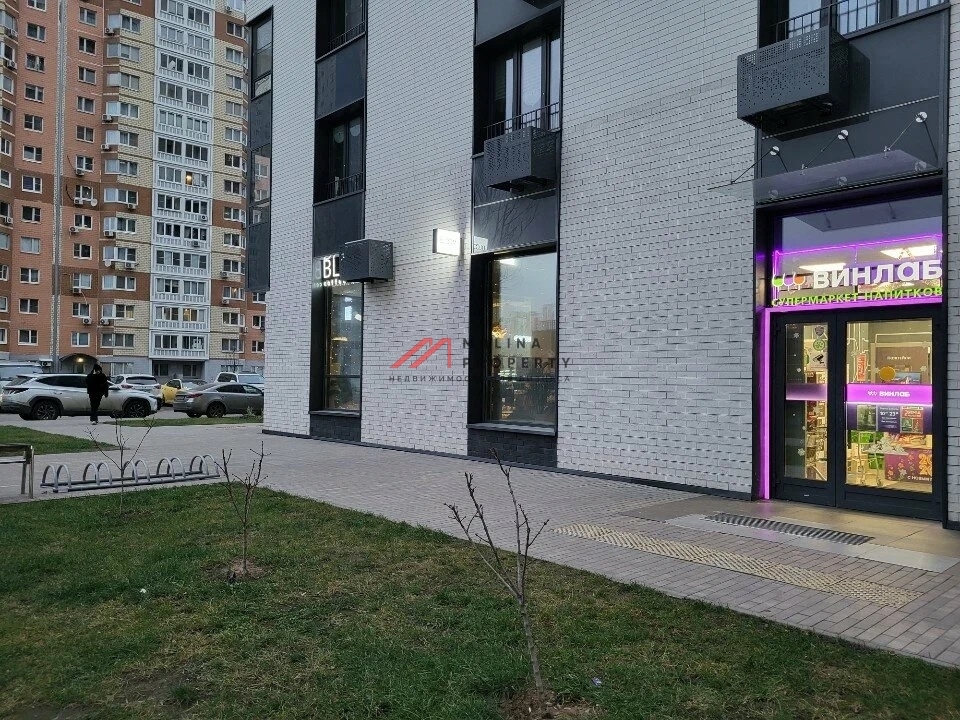 Продажа торгового помещения с арендатором "Винлаб" 