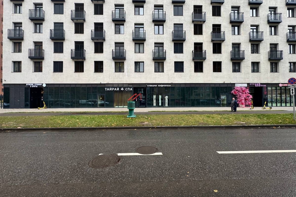 Продажа помещения с арендатором Строительный магазин