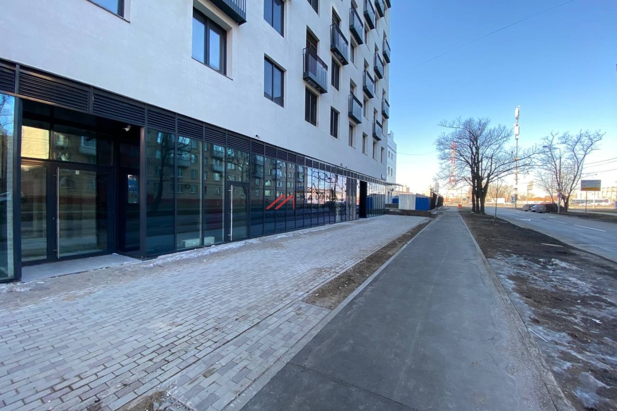 Продажа помещения с арендатором Строительный магазин