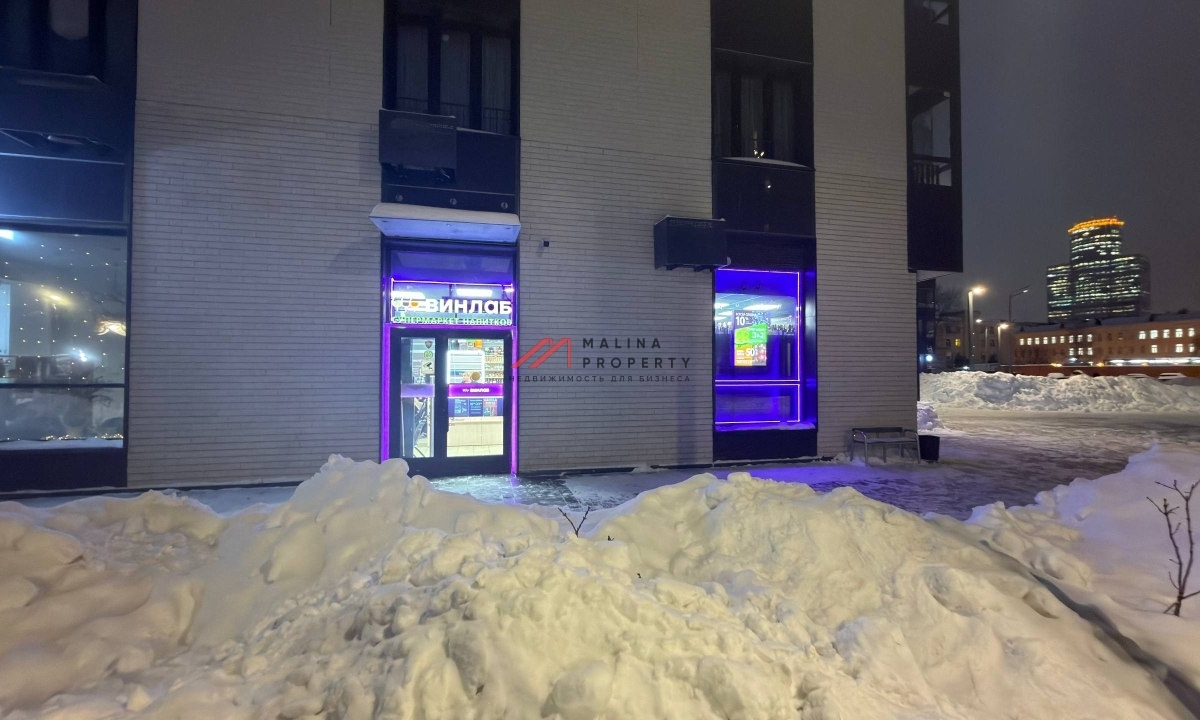 Продажа торгового помещения с арендатором "Винлаб" 