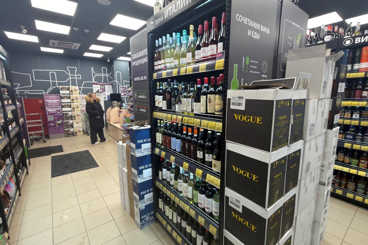 Продажа торгового помещения с арендатором "Винлаб" 