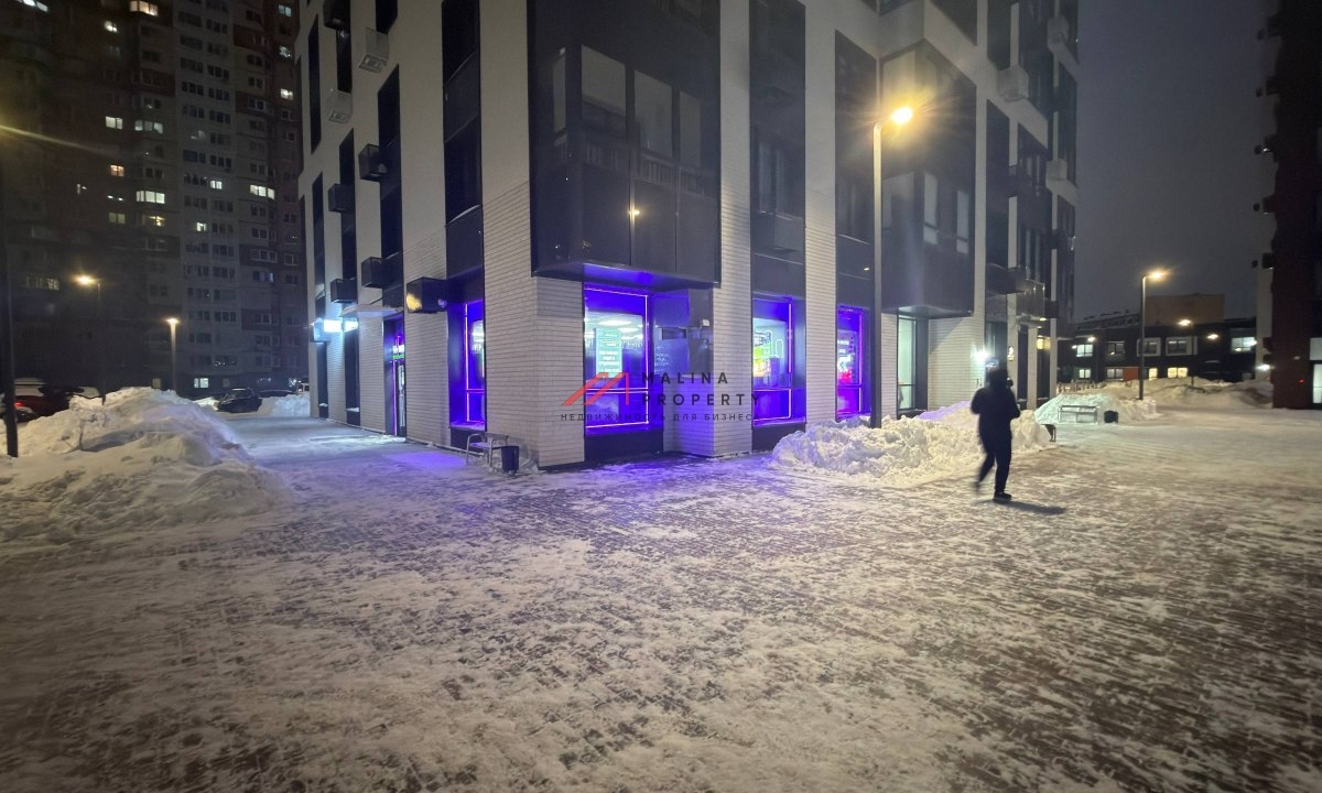 Продажа торгового помещения с арендатором "Винлаб" 