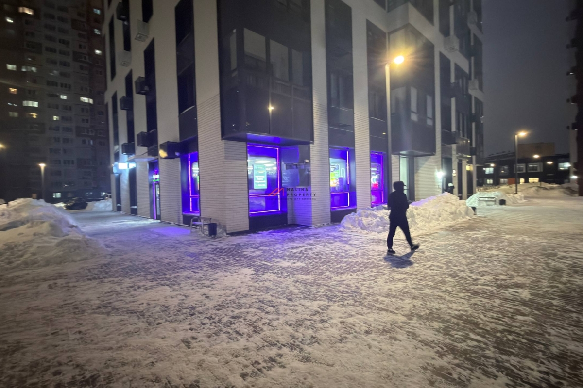 Продажа торгового помещения с арендатором "Винлаб" 