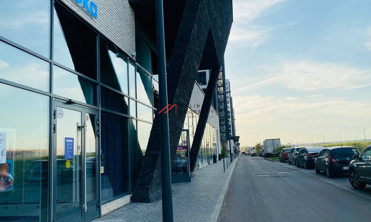 Продажа торгового помещения с арендатором Винлаб