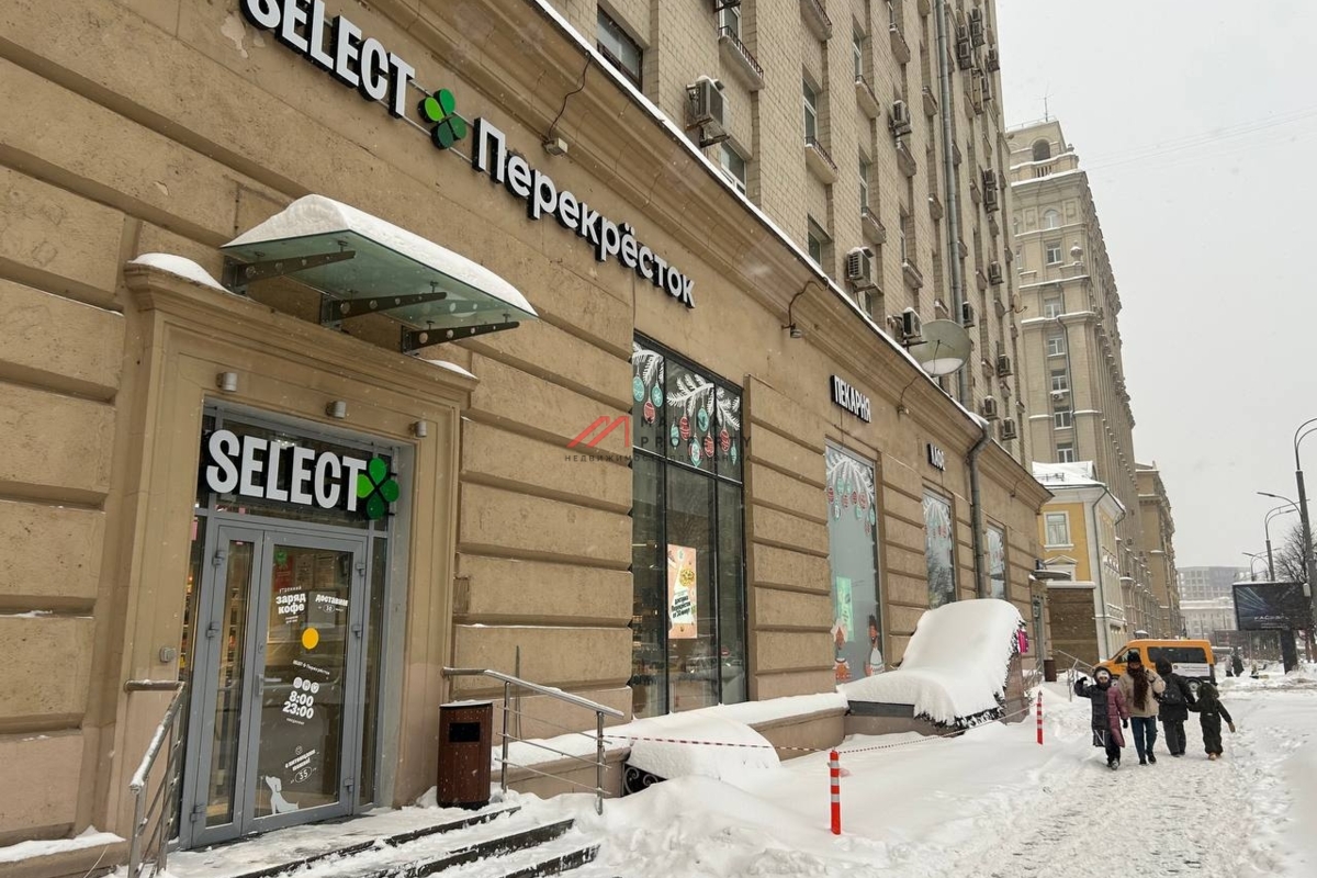 Продажа помещения с арендатором Перекрёсток 