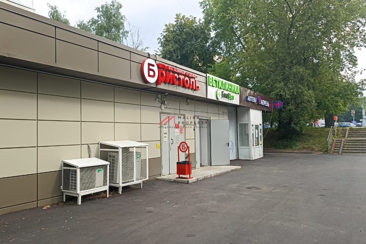 Продажа нежилого помещения с арендаторами Бристоль