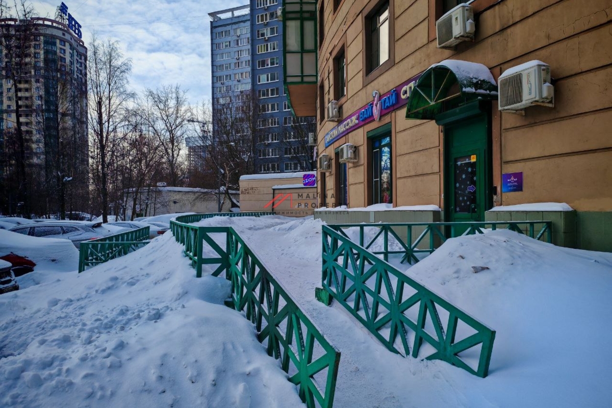 Продажа помещения с магазином "Винлаб" на Ленинградском шоссе