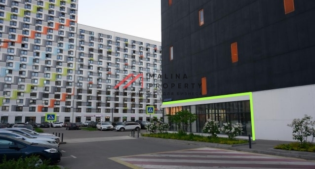 Аренда торгового помещения в здании паркинга 