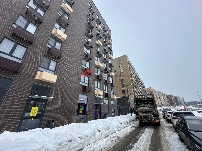 Продажа помещения с арендатором в ЖК "Середневский Лес" 