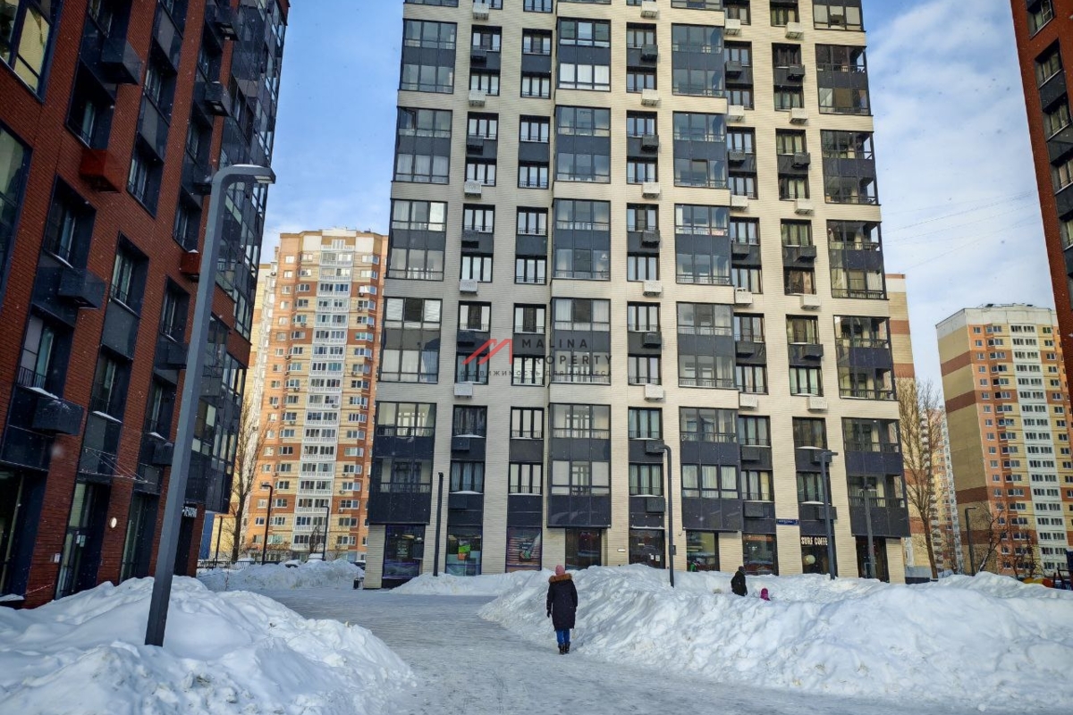 Продажа торгового помещения с арендатором "Винлаб" 