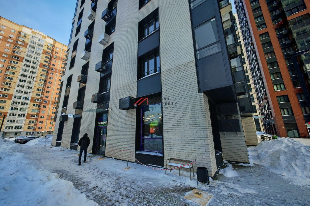 Продажа торгового помещения с арендатором "Винлаб" 