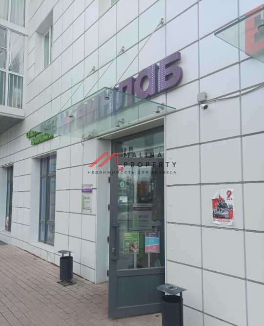 Продажа торгового помещения с арендатором Винлаб