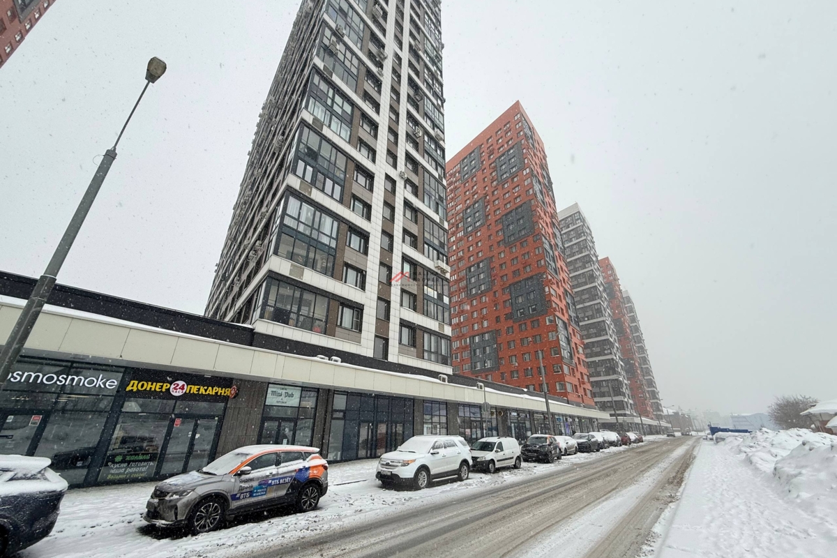 Продажа торгового помещения в ЖК "Парк Легенд" 