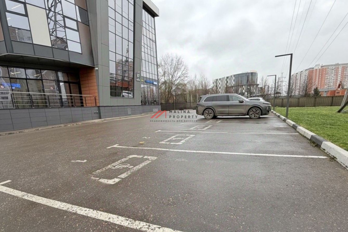 Продажа торгового помещения с арендаторами в БЦ "WeStar"