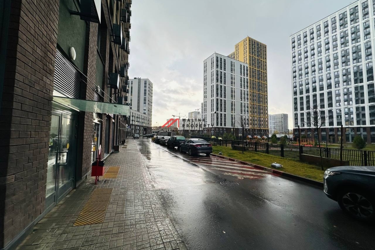 Продажа торгового помещения в ЖК Лучи-2