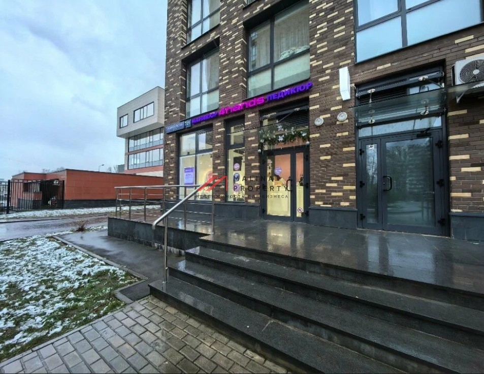 Продажа торгового помещения с арендатором 4hands