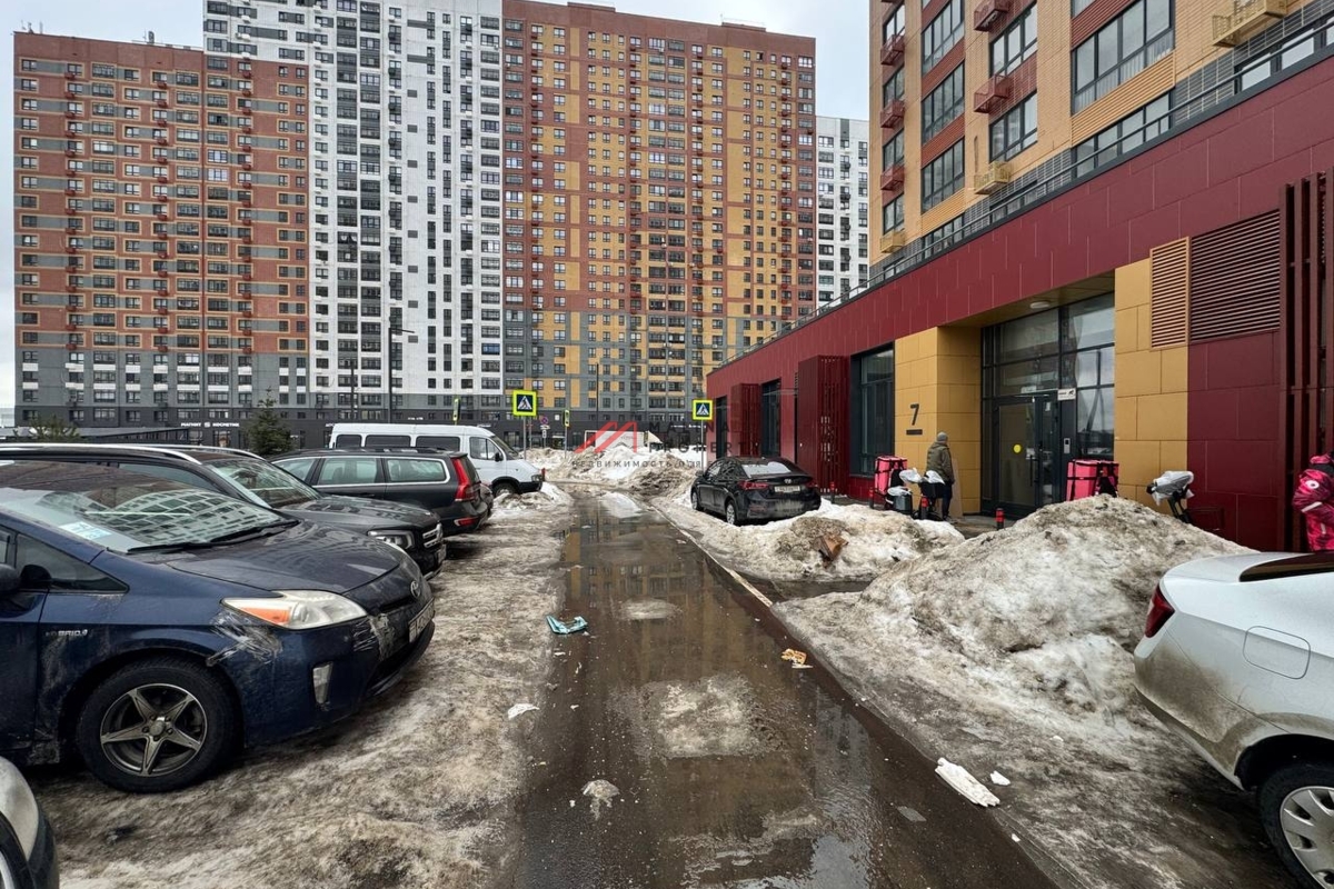 Продажа помещения с арендатором Самокат в ЖК "Южная Битца"