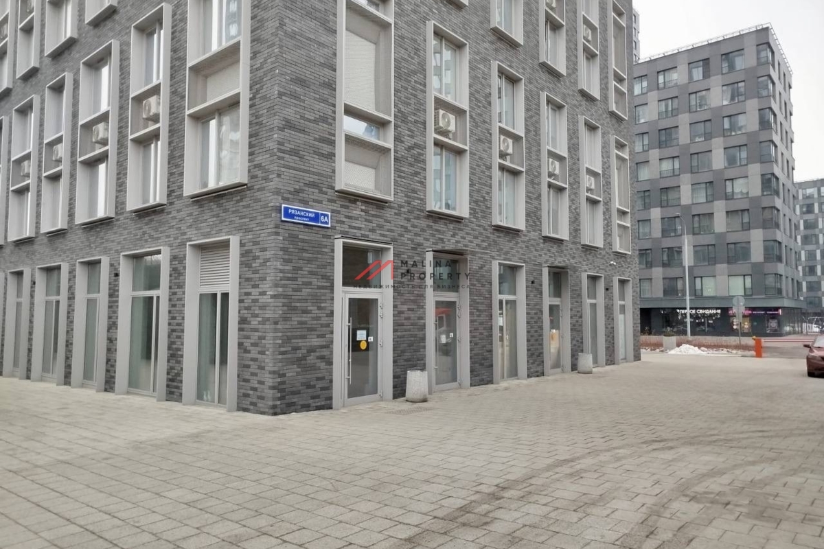 Аренда торгового помещения на выходе из метро Стахановская