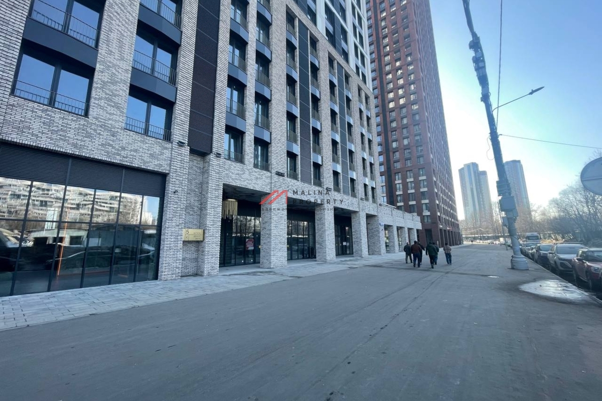 Аренда торгового помещения в ЖК "EVER-2". 1-я линия