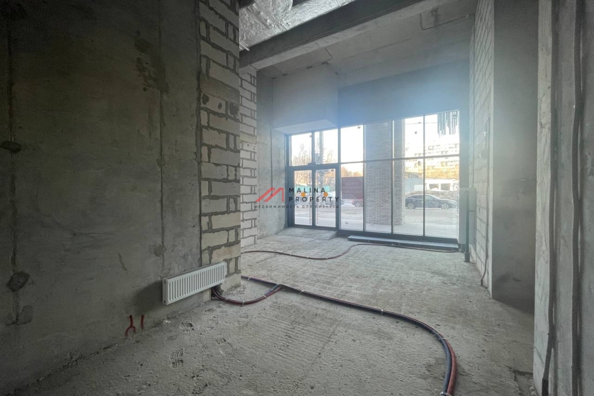 Аренда торгового помещения в ЖК "EVER-2". 1-я линия