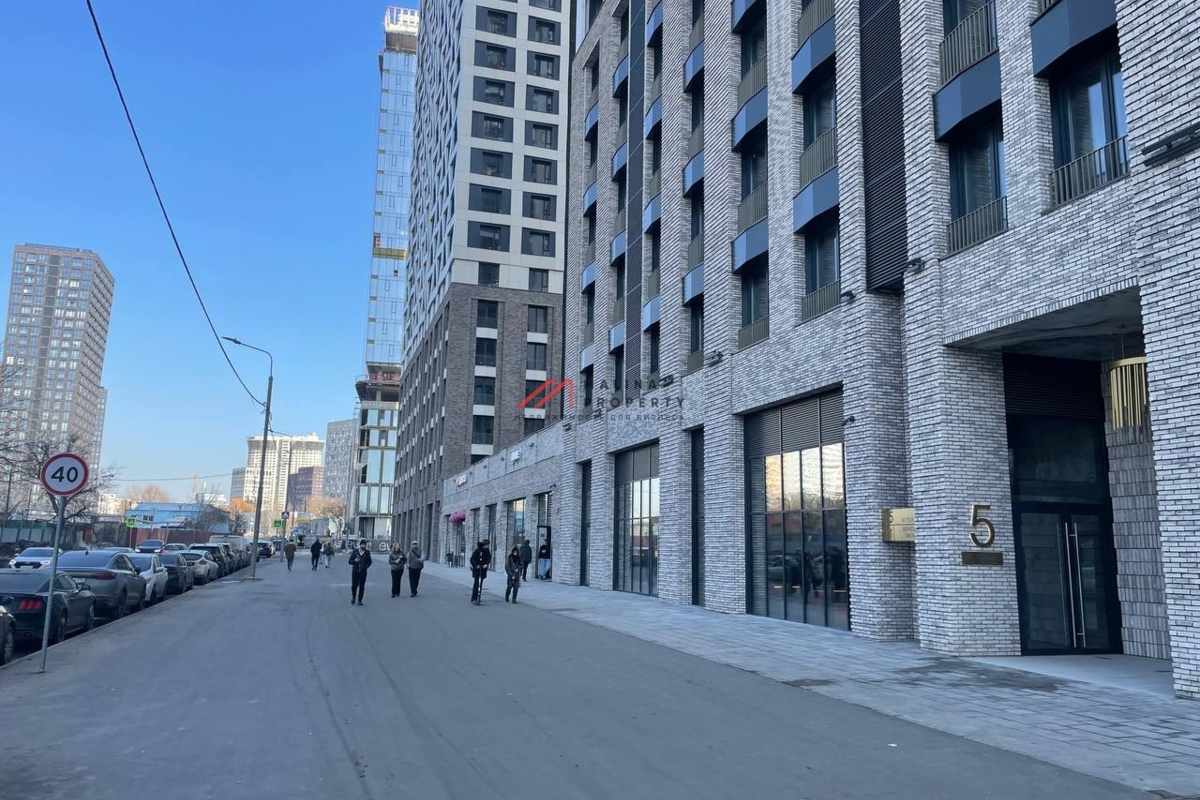 Аренда торгового помещения в ЖК "EVER-2". 1-я линия