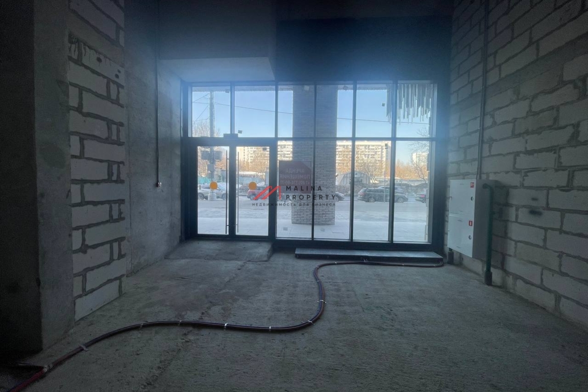 Аренда торгового помещения в ЖК "EVER-2". 1-я линия