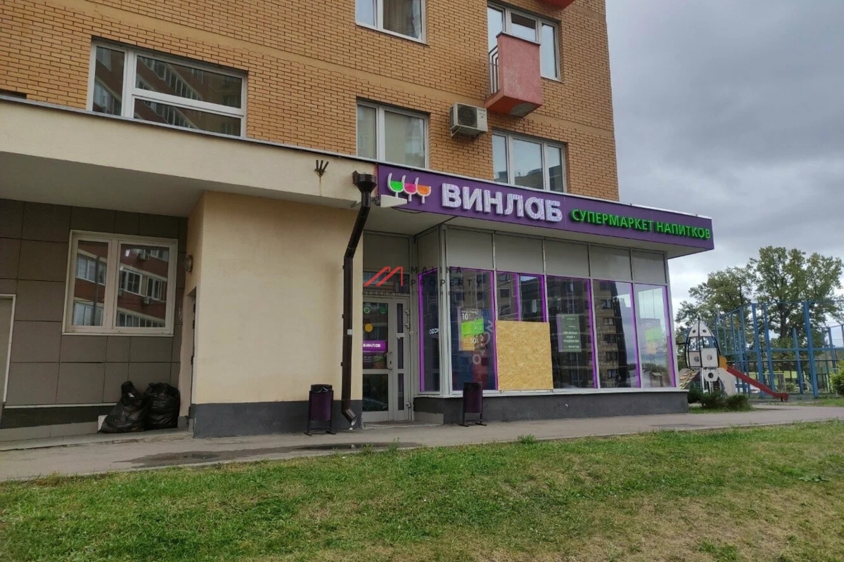 Продажа торгового помещения с арендатором Винлаб 
