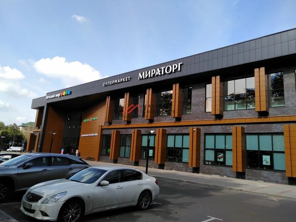 Продажа двух торгово-офисных центров в поселке "Малаховское озеро" 