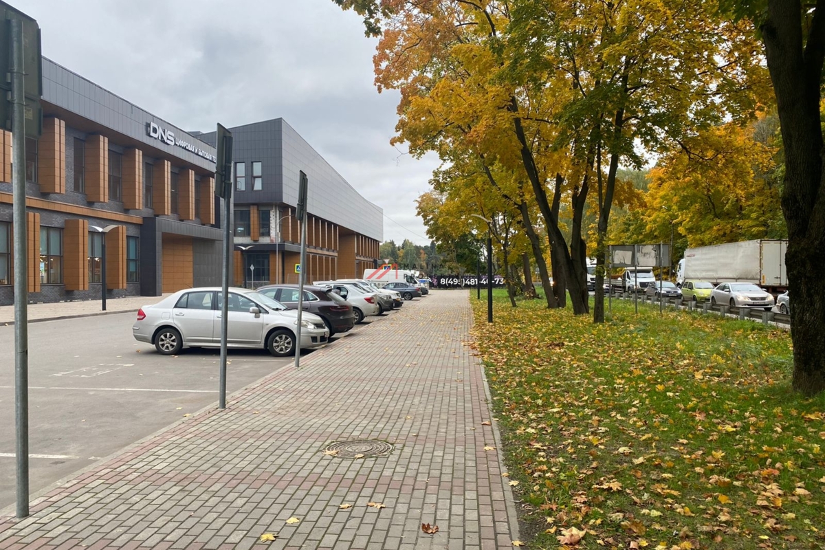 Продажа двух торгово-офисных центров в поселке "Малаховское озеро" 