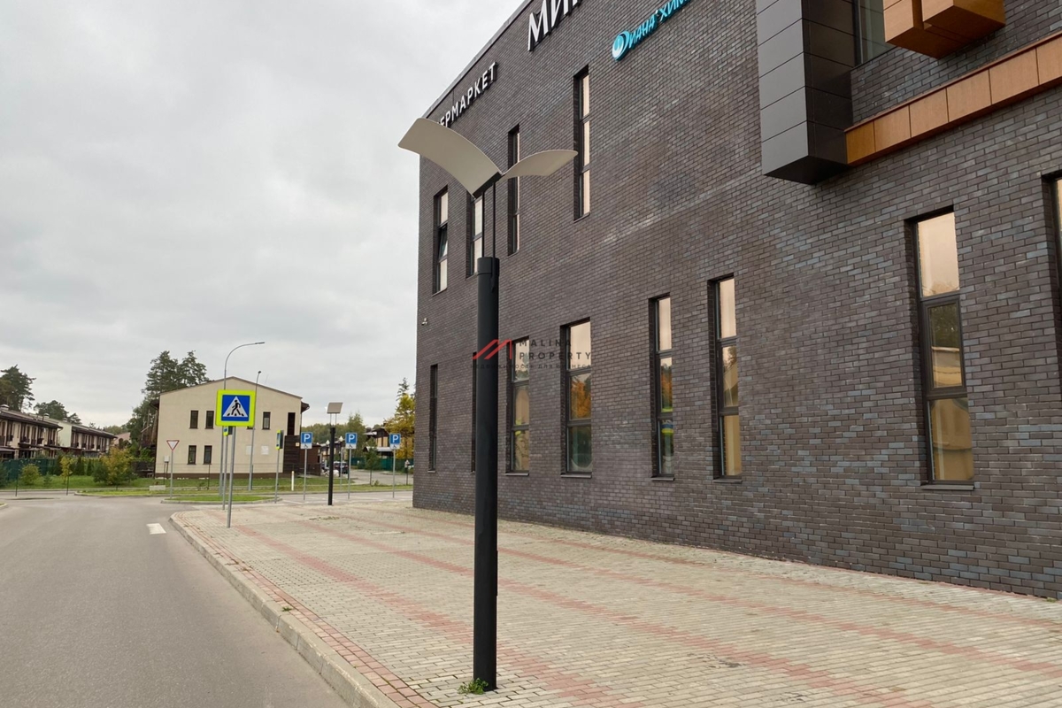 Продажа двух торгово-офисных центров в поселке "Малаховское озеро" 
